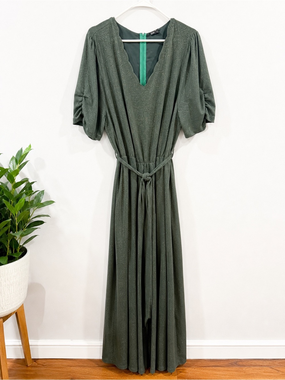 Elegant Green Jumpsuit with Tie Waist
